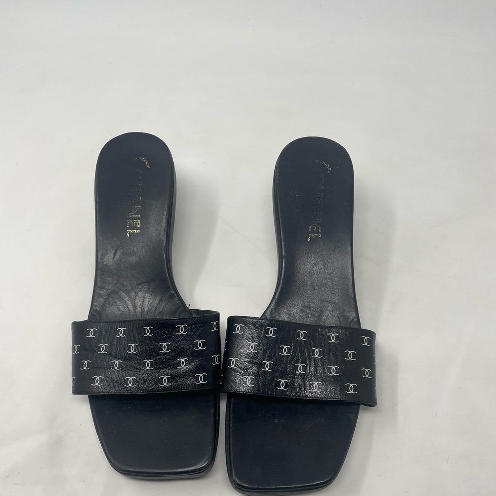 Vintage CHANEL Black/ White CC Logo Wooden Heel Sandals size 9/10